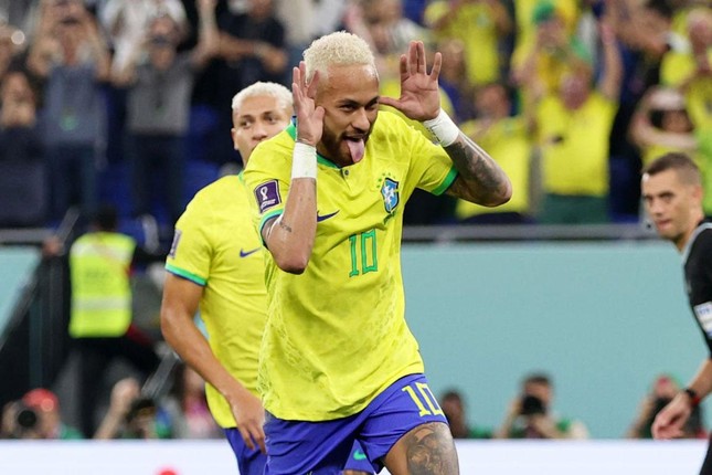 "Xé lưới" Hàn Quốc, Neymar bắt kịp kỷ lục của Pele và Ro "béo"