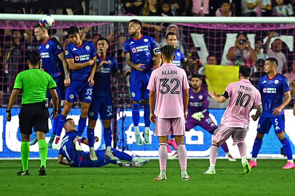 Messi lập siêu phẩm trong ngày ra mắt Inter Miami