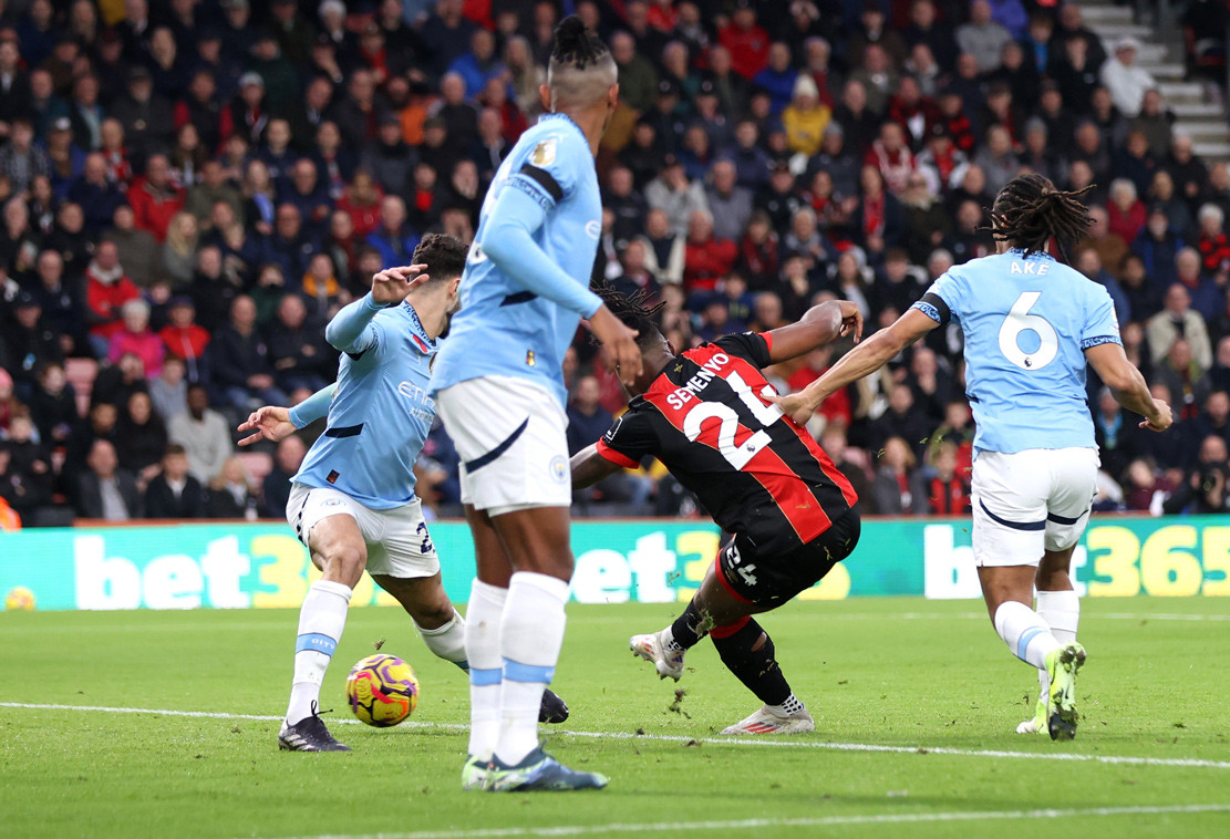 Ngoại hạng Anh: Man City và Arsenal rủ nhau thua sốc, Liverpool ngược dòng trong 3 phút