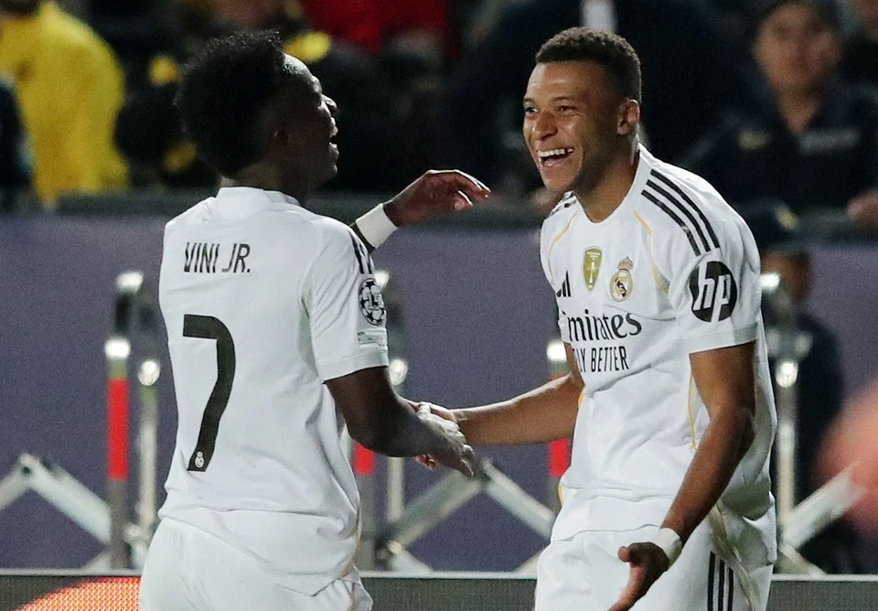 Mbappe đi vào lịch sử Champions League